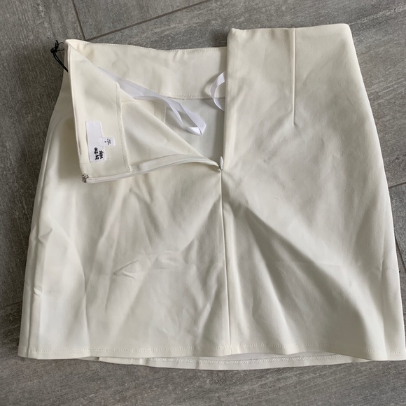 Tori Lace Up Skirt in Ivory - Picture 4 of 4